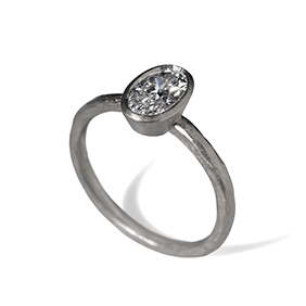 Oval diamond ring