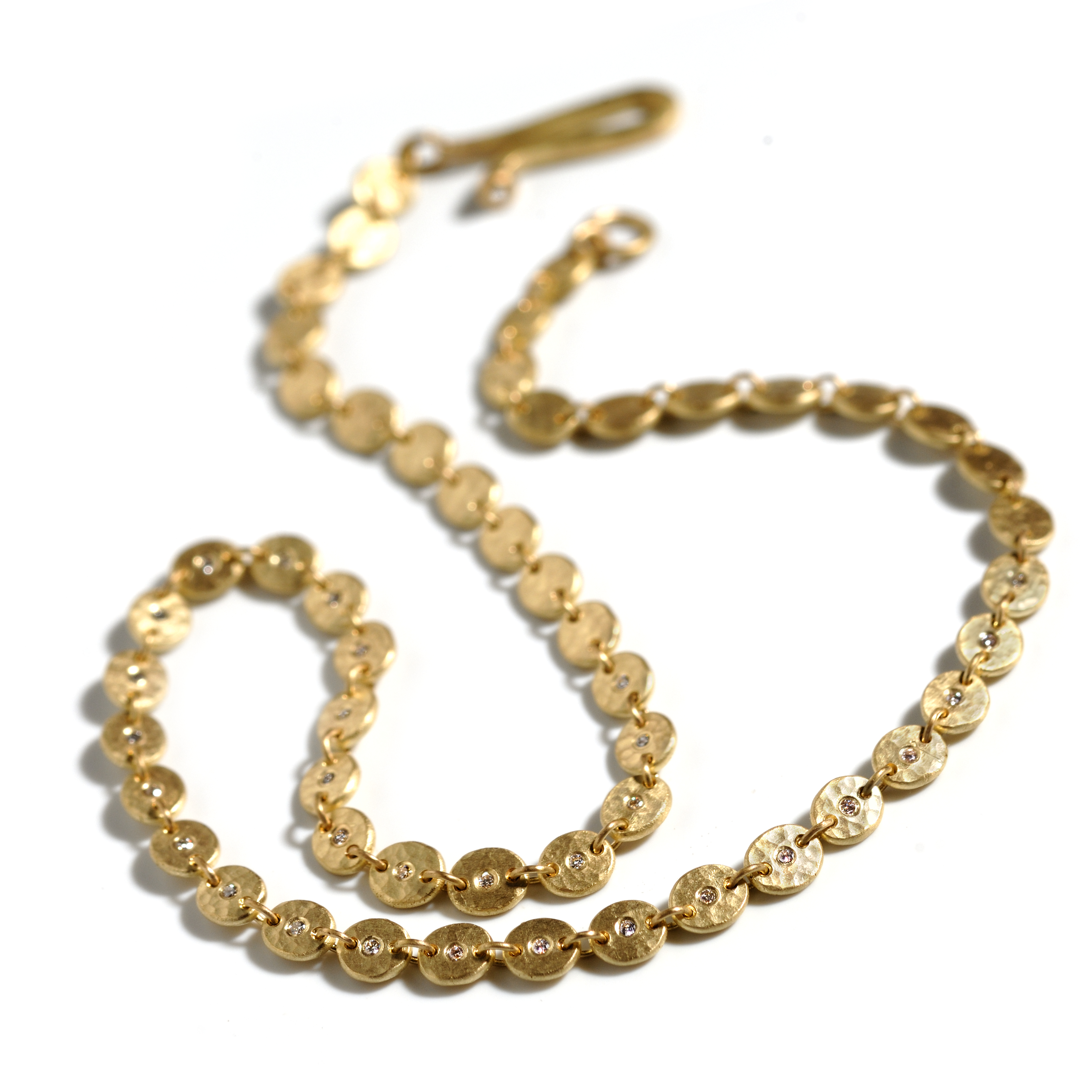 18ct hammered disc necklace